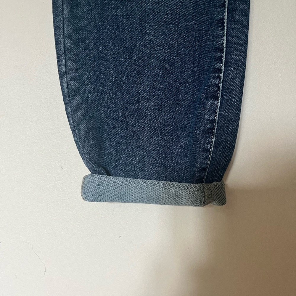 Distressed skinny jeans - Picture 3 of 9